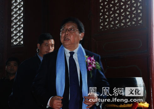 图集：全国政协副主席郑万通参加祈福法会